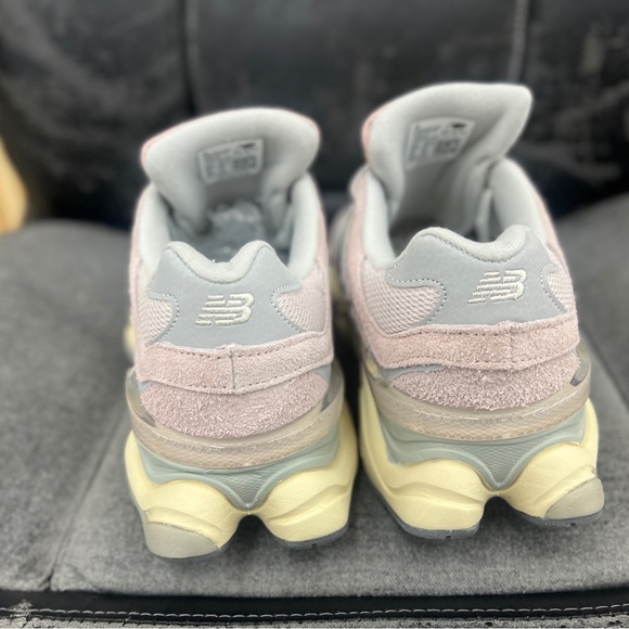 New Balance 9060  pink (December Sky) - Picture 2 of 6